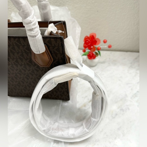 Michael Kors Mercer Extra Small Pebbled Leather Crossbody Bag - Picture 4 of 7